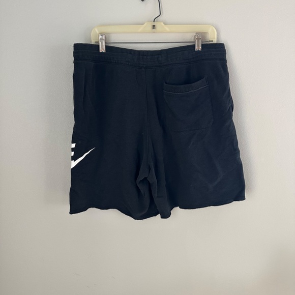 Shorts - Picture 2 of 3